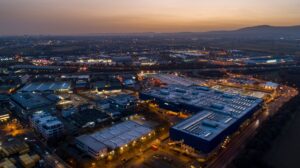 Groot voorstedelijk industrieel en bedrijventerrein luchtm