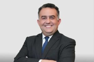 رئيس البورصة يحذر المستثمرين من توصيات الأسهم غير الموثوقة 6 عمر رضوان