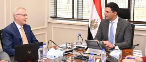 وزير الصناعة يبحث مع شركة جي بي أوتو خططها التوسعية