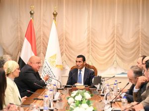 وزير الشباب والرياضة يبحث مع رئيس بنك saib تعزيز التعاون المشترك 6 4 1