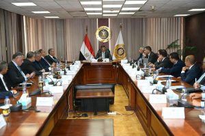 وزير الصناعة يبحث زيادة صادرات مكونات السيارات وتعزيز التصنيع المحلي في مصر 8 FB IMG 1787214192273
