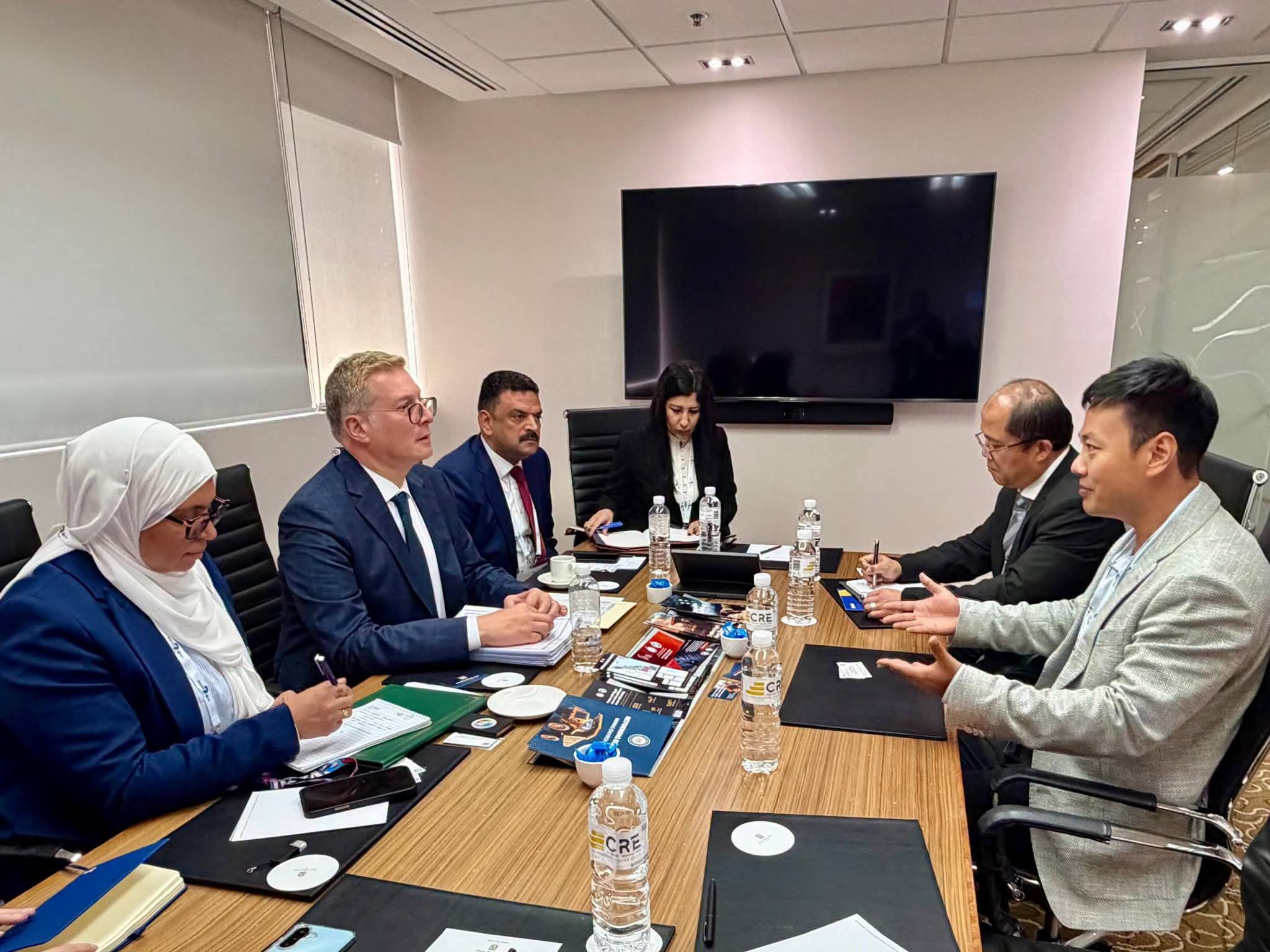 وزير البترول يطرح فرص الذهب والمعادن أمام كبرى شركات التعدين في أستراليا 5 FB IMG 1788425160593
