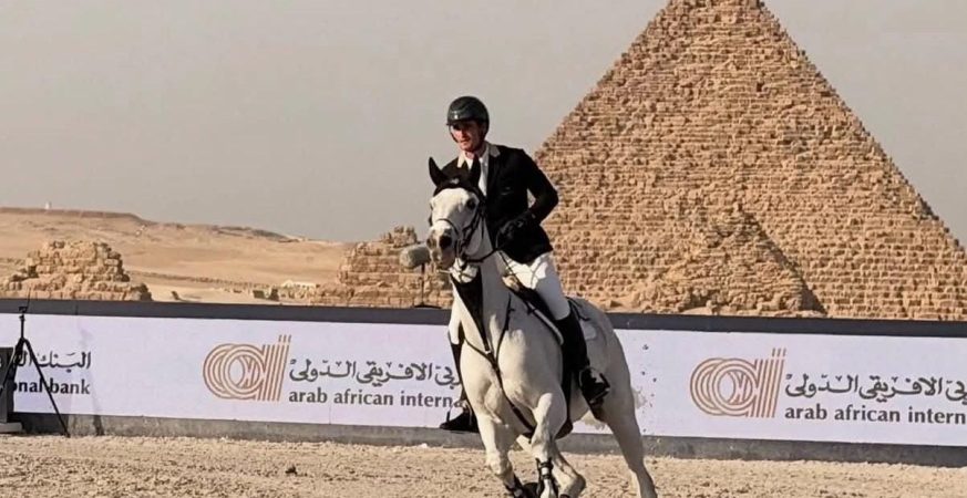 البنك العربي الأفريقي الدولي يرعى بطولة لونجين العالمية لقفز الحواجز عند الأهرامات 5 IMG 20261027 WA0000