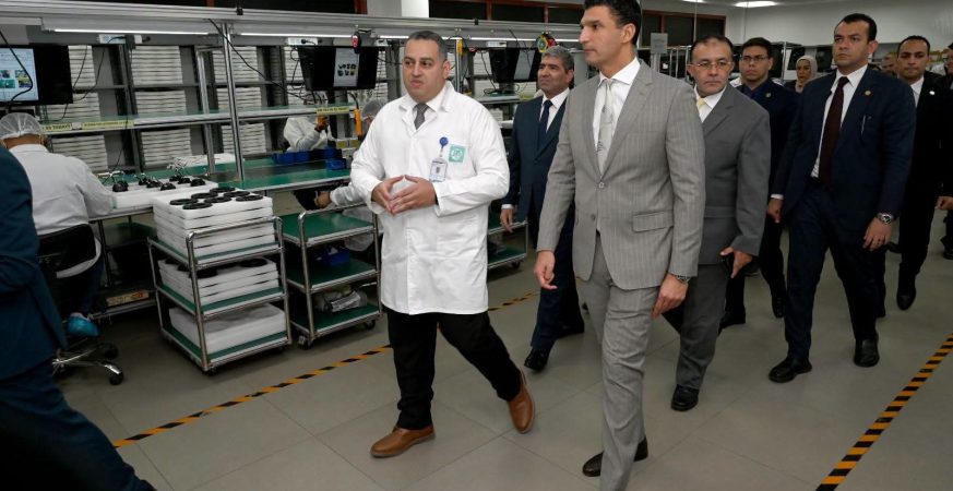 وزير الصناعة يتفقد مصانع العربية العالمية للبصريات ويؤكد توطين التكنولوجيا وتعزيز التصنيع المحلي 5 WhatsApp Image 2026 10 28 at 1.58.30 PM