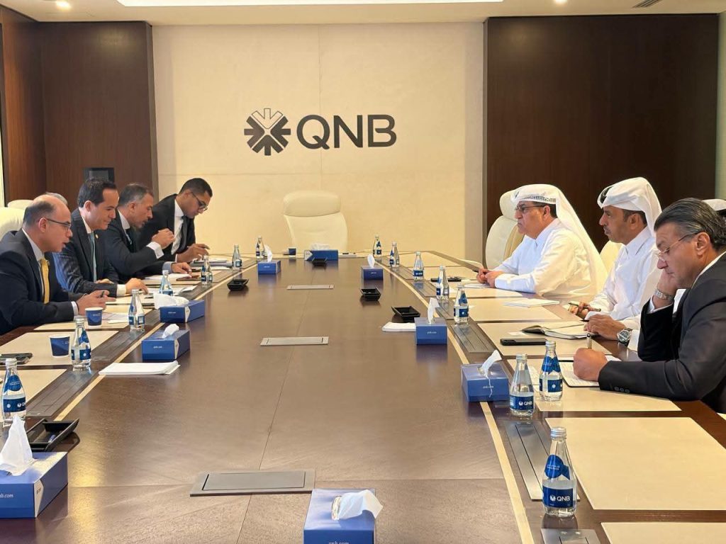 وزير الاستثمار يبحث مع QNB الترويج للطروحات الحكومية وجذب استثمارات جديدة إلى مصر 9 وزير الاستثمار يبحث مع QNB